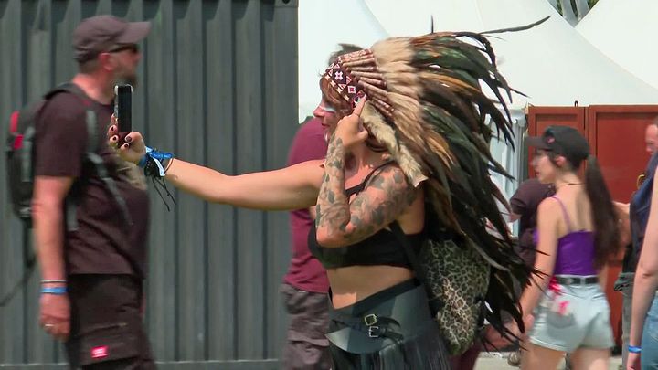 Une festivalière du Hellfest (France 3 Pays-de-la-Loire)