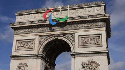 Paris 2024 : à quoi correspondent les agitos, équivalent des anneaux olympiques pour les Jeux paralympiques ?