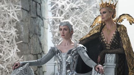 Charlize Theron et Emily Blunt dans "Le Chasseur et la Reine des glaces" de Cedric Nicolas-Troyan
 (Universal Pictures International France)