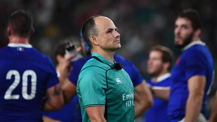 Jaco Peyer, l'arbitre du match Galles-France, à Oita (Japon), le 20 octobre 2019. (GABRIEL BOUYS / AFP)