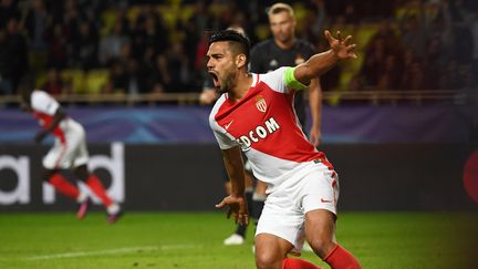 Le Colombien Radamel Falcao célèbre son premier but contre le CSKA Moscou, mercredi 2 novembre 2016 à Monaco, en Ligue des champions. (ANNE-CHRISTINE POUJOULAT / AFP)