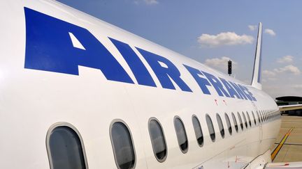 Un avion d'Air France sur le tarmac de l'aéroport de Roissy, en février 2017. (SERGE ATTAL / ONLY FRANCE / AFP)