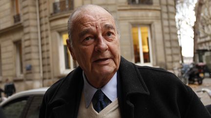 L'ancien chef de l'Etat, Jacques Chirac, arrive &agrave; son bureau priv&eacute; de la rue de Lille, le 28 novembre 2012 &agrave; Paris. (MARIE NAVECTH / MAXPPP)