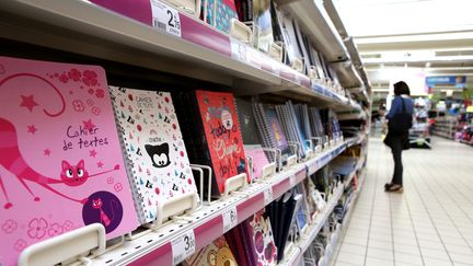 Un rayon de fournitures scolaires, le 15 juillet 2016, à Englos (Nord). (MAXPPP)