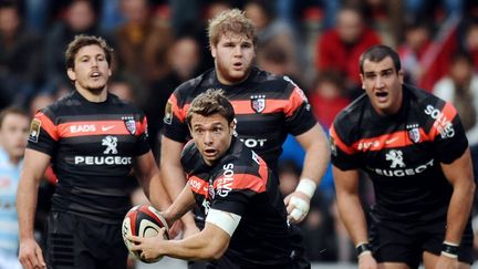 Les rubgymen du Stade toulousain le 1er novembre &agrave; Toulouse. ils seront les cobayes de v&ecirc;tements intelligents informant en temps r&eacute;el de leur &eacute;tat de sant&eacute;. (REMY GABALDA / AFP)