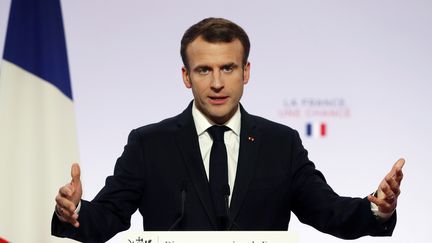 Le président de la République, Emmanuel Macron, lors d'un discours à l'Elysée aux maires de France, le 21 novembre 2018. (THIBAULT CAMUS / AFP)