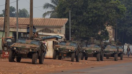 Des soldats fran&ccedil;ais d&eacute;ploy&eacute;s &agrave; Bangui, le 26 d&eacute;cembre 2013. (MIGUEL MEDINA / AFP)