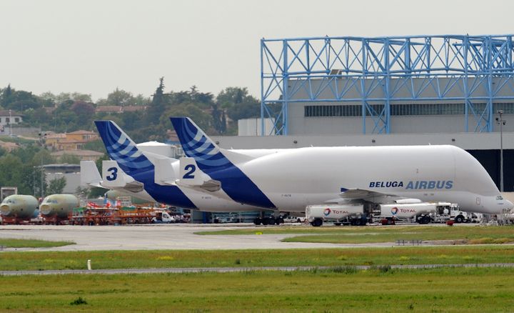 Des avions Airbus A300 sur le site de construction d'Airbus &agrave; Toulouse, le 29 avril 2010. (REMY GABALDA/AFP)