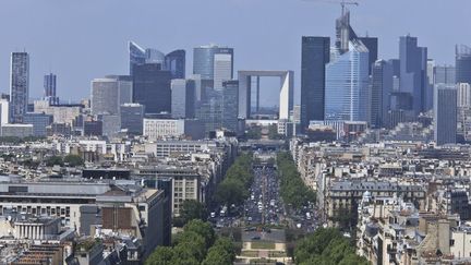 La Défense vue de l'Arc de Triomphe, avenue de la Grande Armée, à Paris (25 mars 2013)
 (Brigitte Merle / Photononstop)