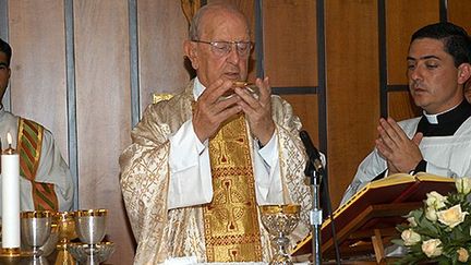 Le prêtre Marcial Maciel (au centre) célébrant la messe du 15 août en 2006 à Mexico
 (www.legionariesofchrist.org/AFP)