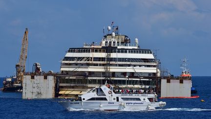 L'&eacute;pave du Concordia, au large de l'&icirc;le du&nbsp;Giglio (Italie), le 14 juillet 2014. (GIUSEPPE CACACE / AFP)