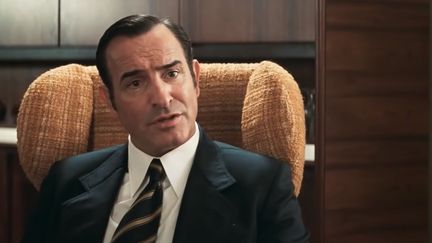 Jean Dujardin reprend le costume d'Hubert Bonisseur de la Bath, alias OSS 117, pour une mission en Afrique noire. (CAPTURE D'ECRAN YOUTUBE / GAUMONT)