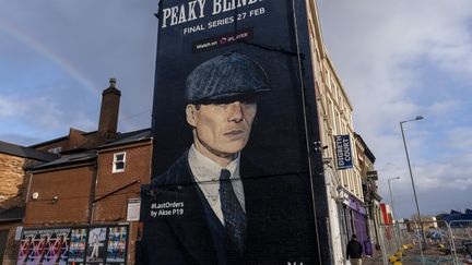 Une peinture publicitaire pour la série Peaky Blinders dans les rues de Birmingham, au Royaume-Uni, en février 2022. (MIKE KEMP / IN PICTURES)