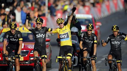 &nbsp; (La victoire de Froome sur les Champs-Elysées dimanche © REUTERS/Stephane Mahe)