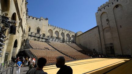 La Cour d'honneur du Palais des Papes, en juillet 2021. (NICOLAS TUCAT / AFP)