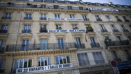 Le b&acirc;timent jouxtant l'endroit o&ugrave; doit &ecirc;tre implant&eacute;e la "salle de consommation de drogues &agrave; moindre risque", boulevard de La Chapelle, dans le 10e arrondissement de Paris, le 6 juillet 2013. ( MAXPPP)