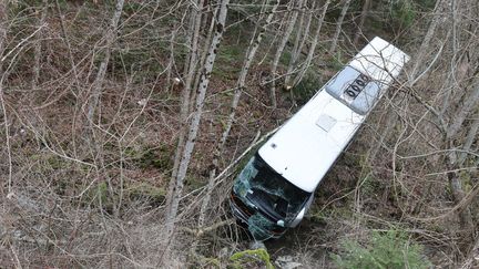 Samedi 4 mars, un accident de car transportant des enfants de la région parisienne s'est produit près de la commune de Corps, en Isère, faisant 21 blessés, dont deux adultes en "urgence absolue", un adulte en "urgence relative" ainsi que 18 enfants, selon France Bleu Isère (VINCENT OLLIVIER / MAXPPP)