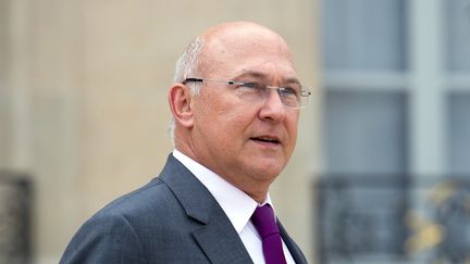 Le ministre du Travail, Michel Sapin, le 1er ao&ucirc;t 2012 &agrave; Paris. (BERTRAND LANGLOIS / AFP)