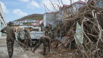 Sur la partie française de l'île de Saint-Martin, après le passage de l'ouragan Irma, le 18 septembre 2017. (HELENE VALENZUELA / AFP)