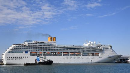 Le Costa Victoria,&nbsp;du croisiériste Costa Croisières refoulé de plusieurs ports des Caraïbes en mars 2020 après que plusieurs passagers avaient été testés positif au Covid-19. (ANDREAS SOLARO / AFP)