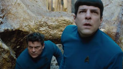 Zachary Quinto (au premier plan) et Karl Urban dans "Star Trek Sans Limites".
 (Paramount Pictures)