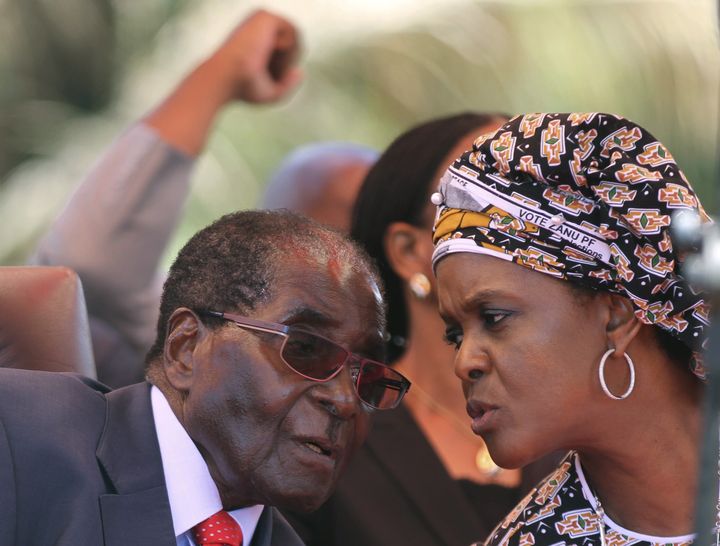 Robert Mugabe et son épouse Grace à Harare le 10 février 2016 (REUTERS - PHILIMON BULAWAYO / X02381)