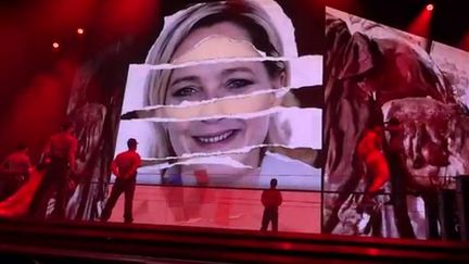 Capture de la vidéo de Madonna, qui montre un montage d&#039;images avec Marine Lepen
 (DR)