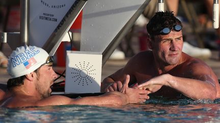 Michael Phelps félicite Ryan Lochte (CHRISTIAN PETERSEN / GETTY IMAGES NORTH AMERICA)