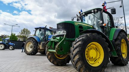 Une manifestation d'agriculteurs dans le centre-ville de Dijon, le 10 avril 2024. (EMMA BUONCRISTIANI/MAXPPP)