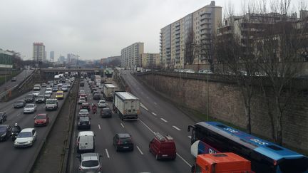 Le boulevard périphérique à Paris, en 2015. (EMILIE DEFAY / FRANCE BLEU / RADIO FRANCE)