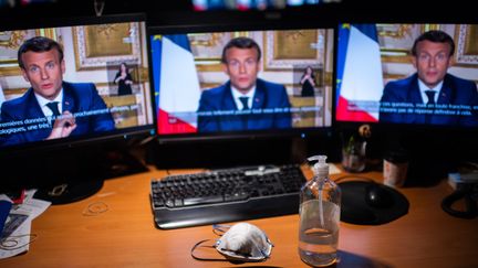 Le président de la République, Emmanuel Macron, le 13 avril 2020, lors de sa quatrième allocution sur la crise du coronavirus. (MARTIN BUREAU / AFP)