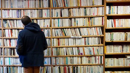 Pour les libraires français, la baisse a été en moyenne de 5 % sur l'ensemble du 3e trimestre juillet-août-septembre, par rapport à la même période l'année derniere. (DAMIEN MEYER / AFP)