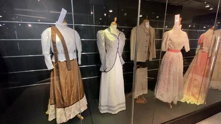 Des robes et des costumes sublimés dans l'optique de l'exposition finale. (France 3 Amiens)