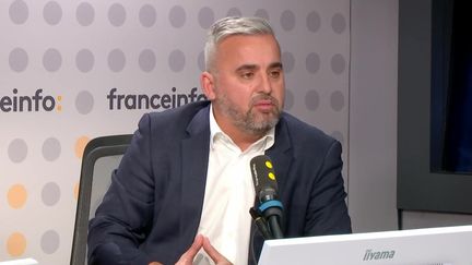 Budget 2025 : "Je ne suis pas pour que le NFP éclate", dit Alexis Corbière, car "l'extrême droite est aux portes du pouvoir"