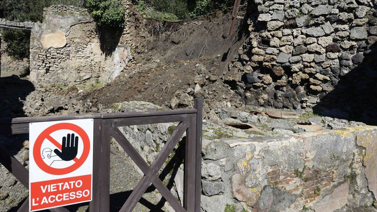 Italie Le Gouvernement Assure Prendre Soin De Pompei Mais La Presse Ironise