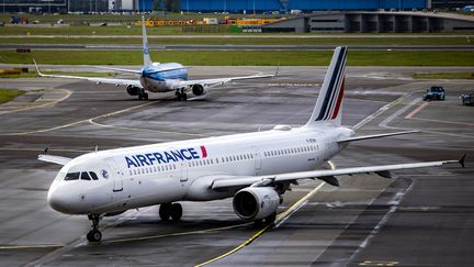 Un avion d'Air France à l'aéroport d'Amsterdam-Schiphol le 25/05/2022 (illustration).
 (RAMON VAN FLYMEN / ANP MAG)