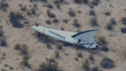 La vaisseau spatial SpaceShipTwo de Virgin Galactic s'est &eacute;cras&eacute; dans le d&eacute;sert californien du Mojave (Etats-Unis), vendredi 31 octobre. ( AP )