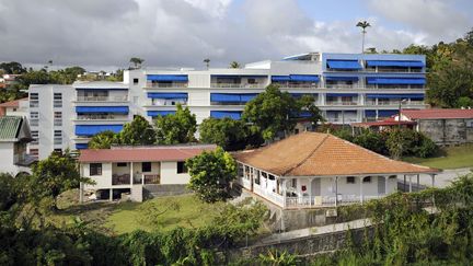 La maison du poète Aimé Cesaire (1913-2008), ici photographiée en 2008, a été classé aux monuments historiques en 2014. Située dans le quartier de La Redoute à Fort-de-France (Martinique), la maison nécessite des travaux importants. Vendue par la famille de l'écrivain à la mairie, puis donnée à l'Institut Aimé Césaire, la batisse doit être transformée en musée, notamment grâce au Loto du patrimoine. (FRANCK FIFE / AFP)