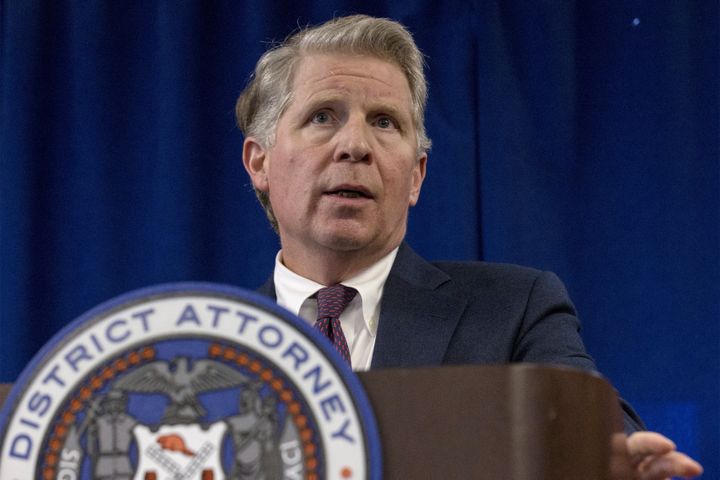 Le procureur du district de Manhattan, Cyrus Vance Jr, lors d'une conférence de presse à New York (Etats-Unis), le 10 février 2015.&nbsp; (BRENDAN MCDERMID / REUTERS)