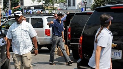 Barack Obama sortant d'une librairie, à Martha's Vineyard (AFP)