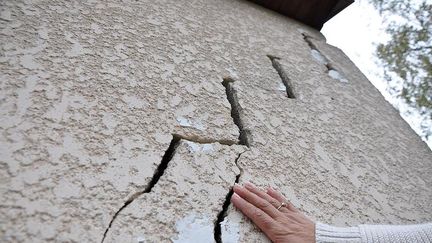 Dans plusieurs régions françaises, la sécheresse fragilise les habitations, comme ici à Demigny, en octobre 2018, en&nbsp;Bourgogne-Franche-Comté. (MAXPPP)