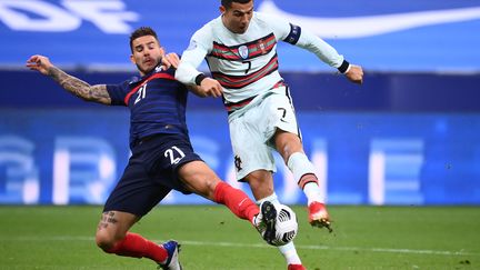 Lucas Hernandez intervient parfaitement devant Ronaldo (FRANCK FIFE / AFP)