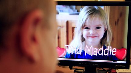 Une photo, prise à Paris le 10 août 2007 à Paris, de la petite fille britannique Madeleine McCann, âgée de quatre ans, qui a disparu lors de vacances en famille au Portugal. (NATHALIE MAGNIEZ / AFP)