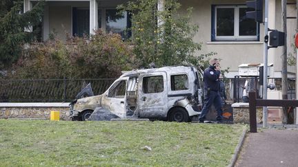 Après l'attaque samedi 8 octobre de quatre policiers à Viry-Châtillon, les enquêteurs disposent de traces ADN et d'images de vidéosurveillance&nbsp; (ARNAUD JOURNOIS / MAXPPP)