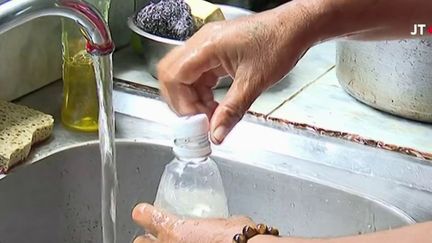 Sur l’île de Futuna (Wallis-et-Futuna), en Polynésie, l’accès à l’eau potable n’est pas évident pour les habitants. Au risque de maladies comme la dysenterie, l’hépatite A ou la typhoïde. (France 2)