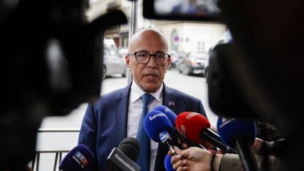 Le président des Républicains, Eric Ciotti, s'adresse à la presse, après une rencontre avec Emmanuel Macron à l'Elysée, le 12 octobre 2023, à Paris. (LUDOVIC MARIN / AFP)