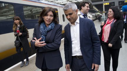 Anne Hidalgo et Sadiq Khan, le 10 mai 2016. (JUSTIN TALLIS / AFP)