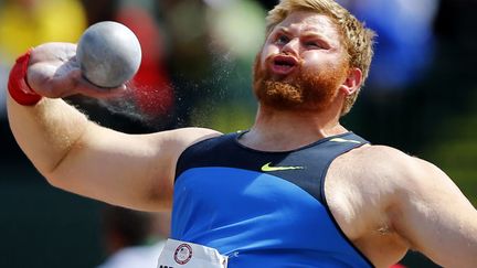 Le lanceur de poids am&eacute;ricain Kurtis Roberts lors des &eacute;preuves qualificatives pour les Jeux olympiques &agrave; Eugene (Oregon), le 24 juin 2012. (MIKE BLAKE / REUTERS)