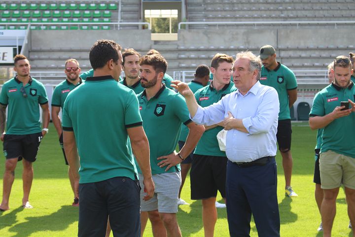 François Bayrou en visite au stade du Hameau, antre de la Section paloise.