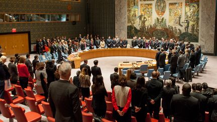 &nbsp; (Minute de silence au Conseil de sécurité de l'ONU, le 16 novembre, en hommage aux victimes des attentats de Paris © UN Photo/Rick Bajornas)